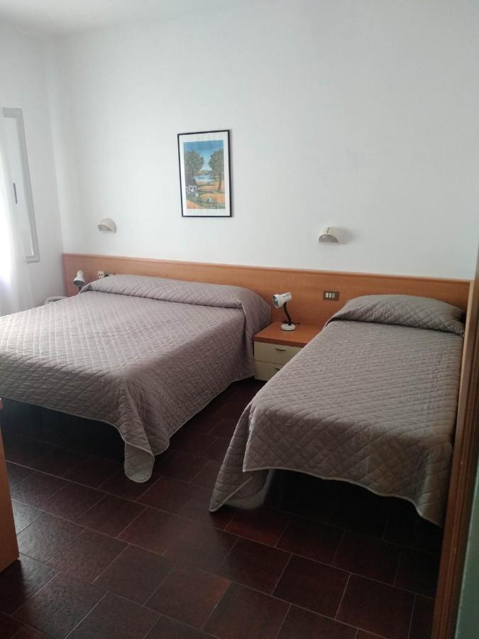 Hotel Dolomiti Каорле Номер фото