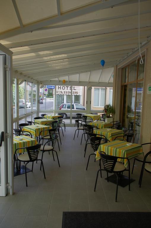 Hotel Dolomiti Каорле Экстерьер фото